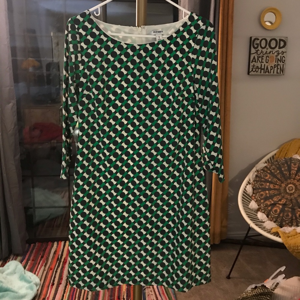Cute and flattering 3/4 sleeve, mid length dress